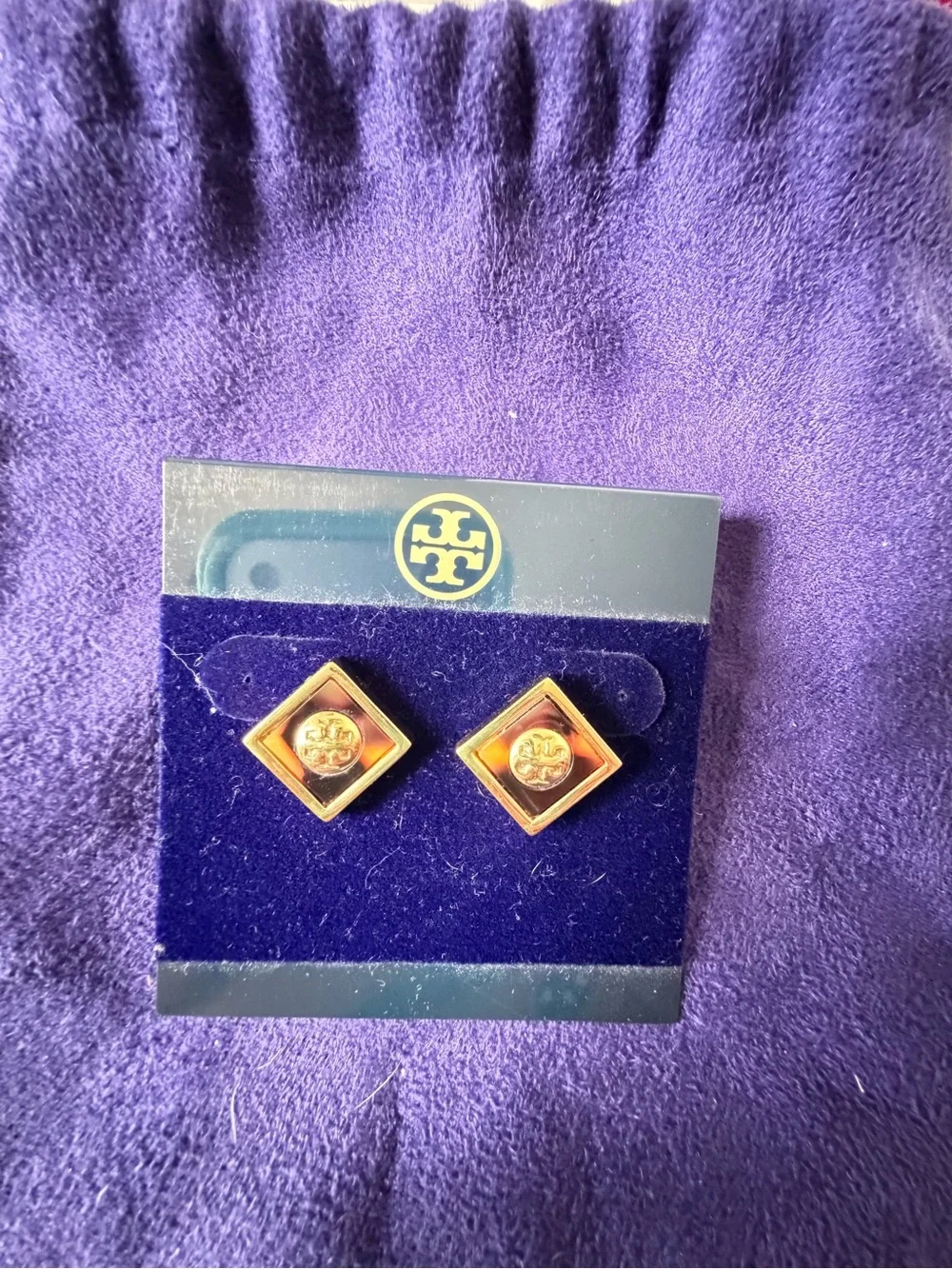 Tory Burch Liam Square Logo Stud Earrings comes with bag